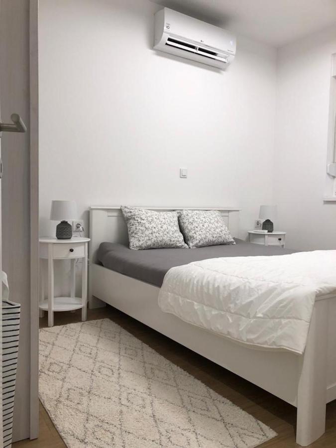 Spuzva Apartment โบรดาริตซา ภายนอก รูปภาพ
